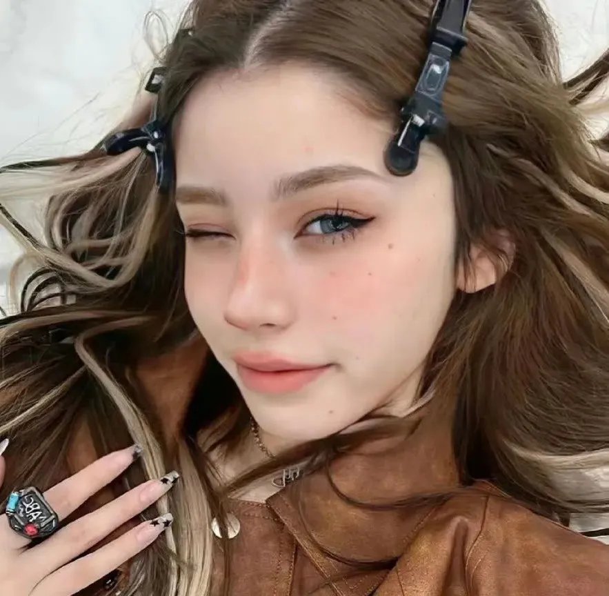 他的摩托车，她的岛